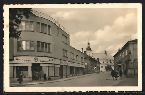 AK Holesov, Strassenpartie mit Kirche