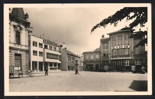AK Holesov, Strassenpartie mit Kino