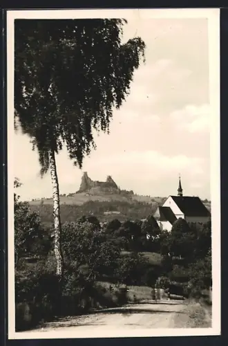 AK Trosky /Cesky raj, Kirche und Ruine von der Landstrasse aus