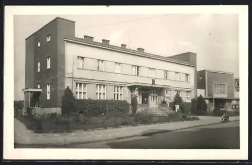 AK Lomnice n. Pop., Sporitelna a Tylovo divadlo