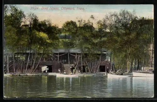 AK Ottumwa, IA, Boat House