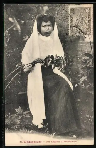 AK Madagascar, Une Elégante Tananarivienne, elegante Afrikanerin