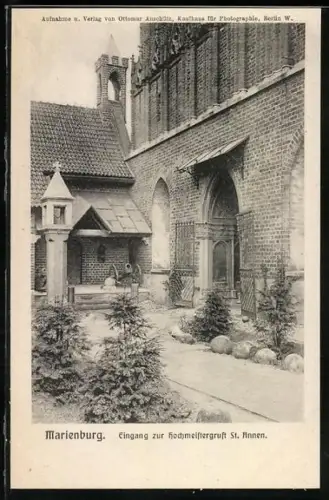 AK Marienburg-Malbork, am Eingang zur Hochmeistergruft St. Annen