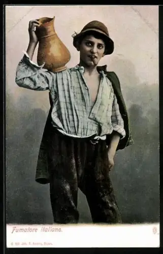 AK Fumatore italiano, Rauchender Bursche mit Wasserkrug