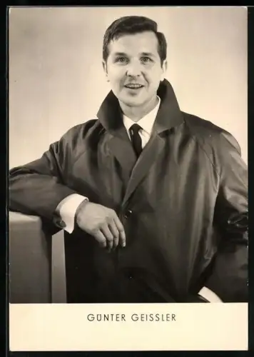 AK Musiker Günter Geissler im lässigen Mantel