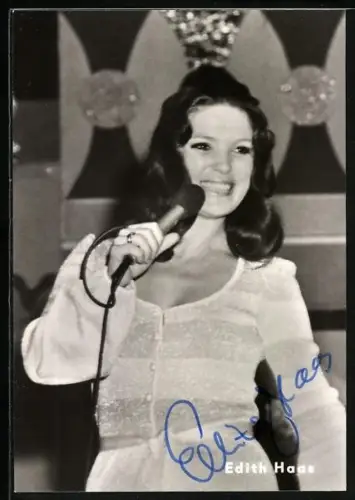 AK Musikerin Edith Haas singend, Autograph