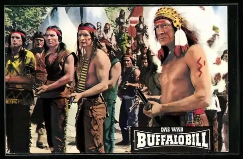 AK Filmszene aus Das war Buffalo Bill - Indianer mit Kriegsbemalung