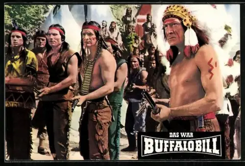 AK Filmszene aus Das war Buffalo Bill - Indianer mit Kriegsbemalung