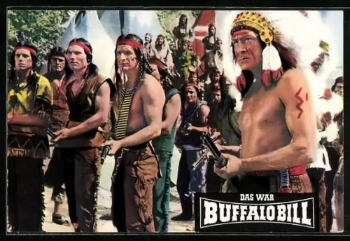 AK Filmszene aus Das war Buffalo Bill - Indianer mit Kriegsbemalung