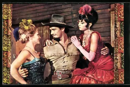 AK Filmszene aus Buffalo Bill. Buffalo Bill lässt sich von den Tänzerinnen verwöhnen