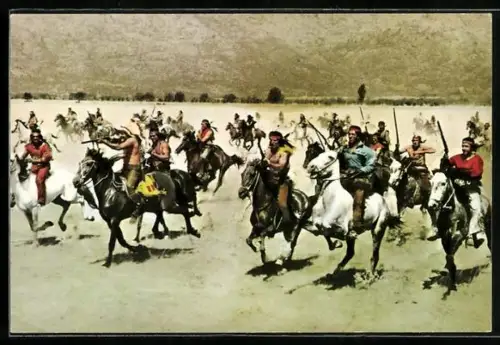 AK Filmszene aus Buffalo Bill, die Rothäute reiten über die Prärie