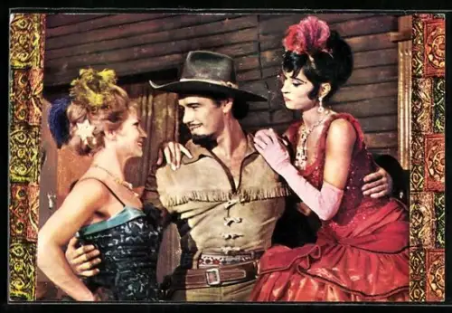 AK Filmszene aus Buffalo Bill. Buffalo Bill lässt sich von den Tänzerinnen verwöhnen
