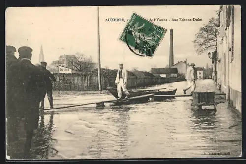 AK Auxerre, Crue de l`Yonne 1910, Rue Etienne-Dolet, Strassenpartie bei Hochwasser