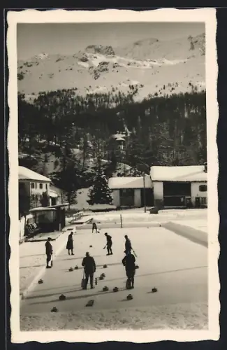 AK Sils im Engadin, Menschen beim Curlingspiel, Wintersport