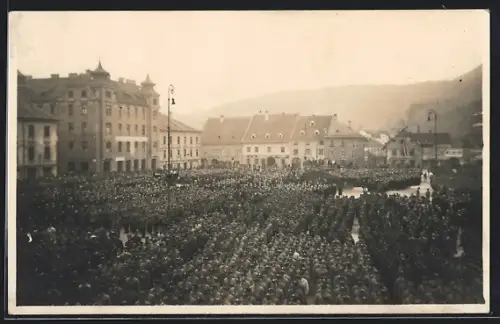 Foto-AK Bruck a. Mur, Aufmarsch von Soldaten