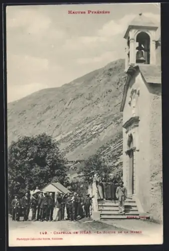 AK Heas, La Chapelle, la Sortie de la Messe