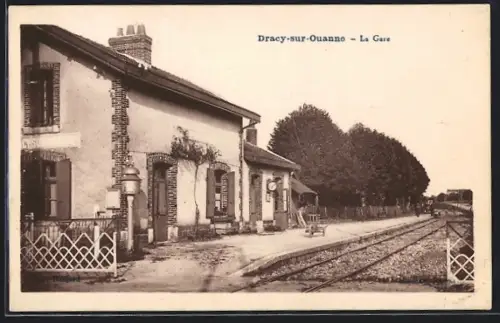 AK Dracy-sur-Ouanne, La Gare, Bahnhof