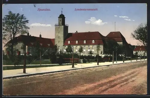 AK Berlin-Spandau, Strassenpartie an der Landesturnanstalt