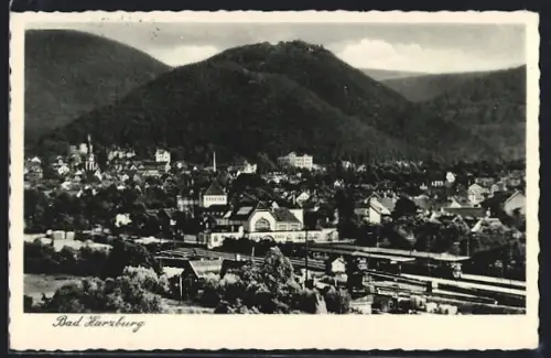 AK Bad Harzburg, Ortsansicht mit Berg