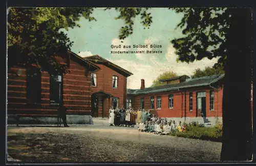 AK Bad Sülze, Kinderheilanstalt Betesda mit posierenden Kindern