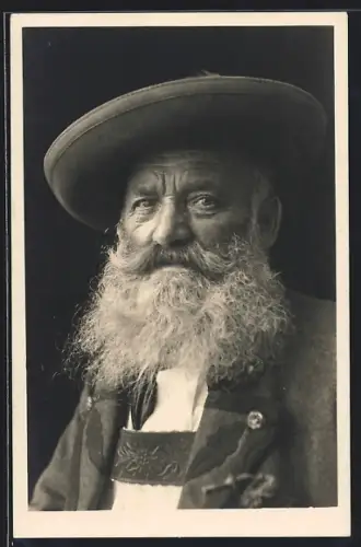 AK Berchtesgaden, Berchtsgadner mit weissem Bart, Stadttyp