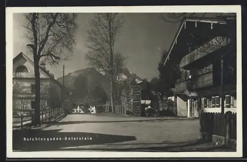 AK Berchtesgaden-Unterstein, Strassenansicht mit Wohnhäusern und Bergblick