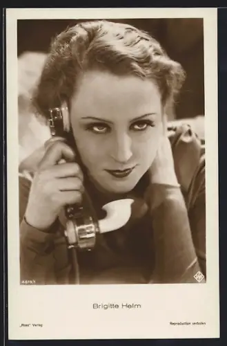 AK Schauspielerin Brigitte Helm am Telefon