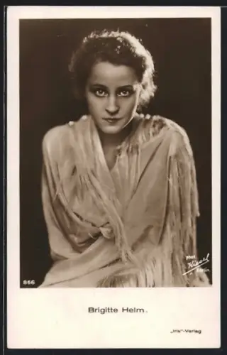 AK Schauspielerin Brigitte Helm mit forschendem Blick