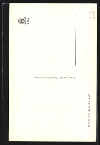 AK Schauspielerin Elizabeth Taylor mit einer Katzenfigur