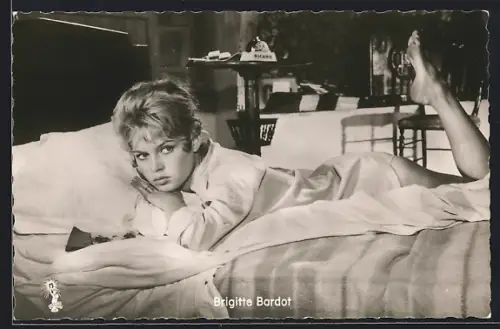 AK Schauspielerin Brigitte Bardot in dem Film Und ewig lockt das Weib