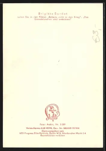 AK Schauspielerin Brigitte Bardot mit fragendem Blick