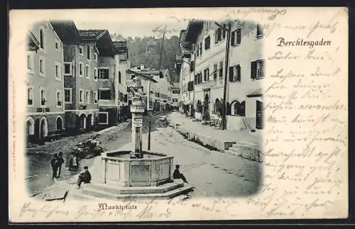 AK Berchtesgaden, Marktplatz mit Brunnen und umliegenden Häusern