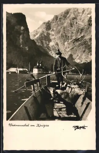 AK Königsee / Berchtesgaden, Mann in einem Boot mit einem erlegten Hirsch