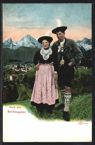 AK Berchtesgaden, Trachtenpaar vor Bergpanorama
