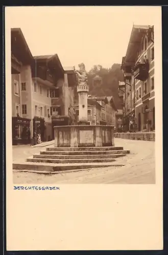 Foto-AK Berchtesgaden, Marktplatzstrasse mit Blick zum Marktbrunnen