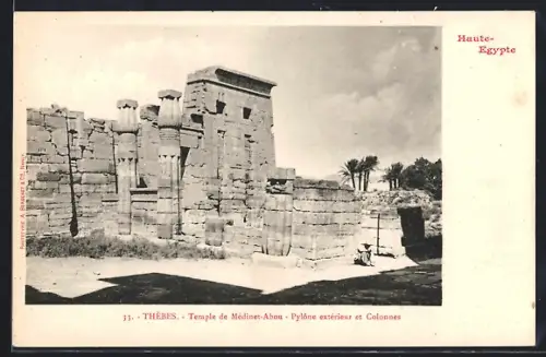 AK Thèbes, Temple de Médinet-Abou, Pylone exterieur et Colöonnes