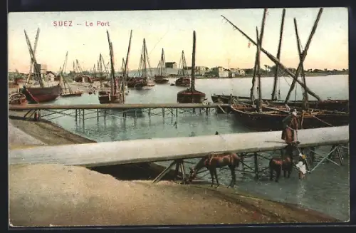 AK Suez, Le Port
