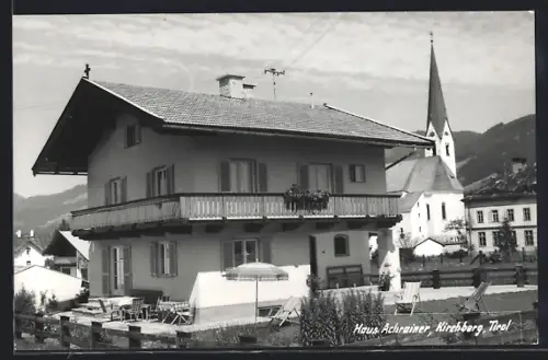 AK Kirchberg, Haus Achrainer, dahinter die Kirche