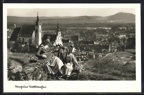 AK Krems /Donau, Ortsansicht mit Kirche, Frauen in Wachauer Volkstrachten