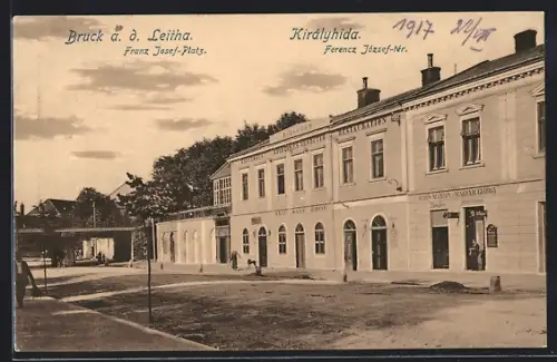 AK Bruck a. d. Leitha, Franz Josef-Platz mit Kaffeehaus