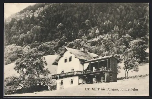 AK St. Veit im Pongau, Blick auf das Kinderheim gegen den Berghang