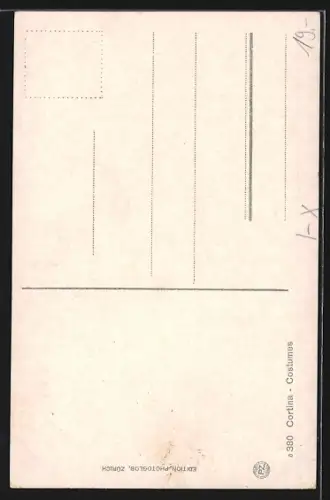 AK Cortina, Costumes