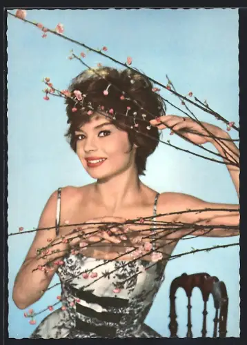 AK Schauspielerin Pascale Petit mit Bubikopf