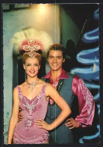 AK Musikerin Marika Kilius und Hans-Jürgen Bäumler posieren in Revue-Kleidung