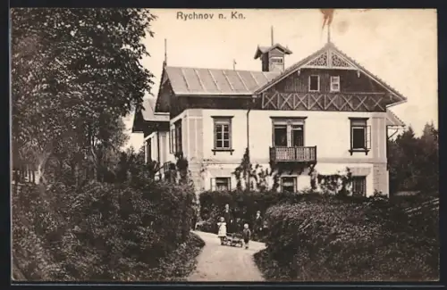 AK Rychnov n. Kn., Villa mit geschnitztem Erker, Kinderpaar