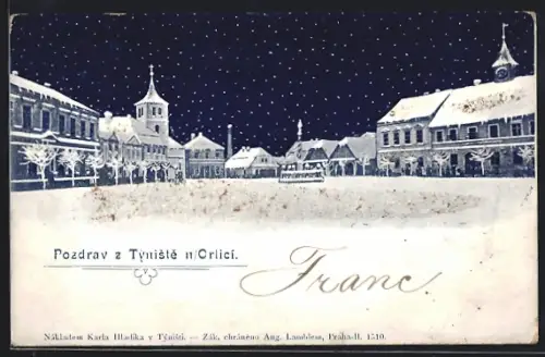AK Tyniste n. Orlici, Platz mit Säulendenkmal, nächtliches Panorama mit Schnee, Glitter