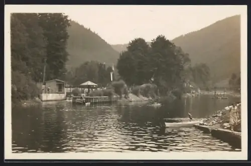 AK Potstejn, Lazne, Flussbad mit Gebirge