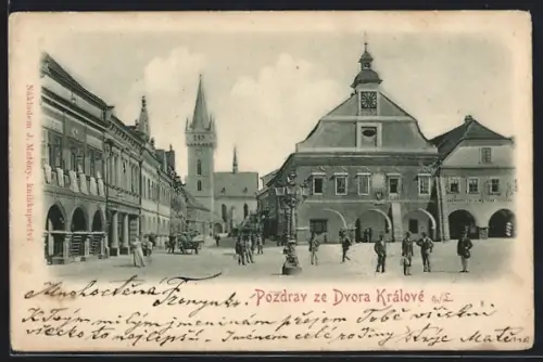 AK Dvur Kralove n. L., Rathausplatz mit Kirche, Panorama