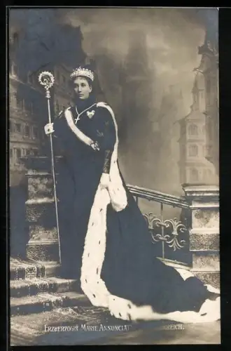 AK Erzherzogin Maria Annunziata von Österreich in festlicher Robe