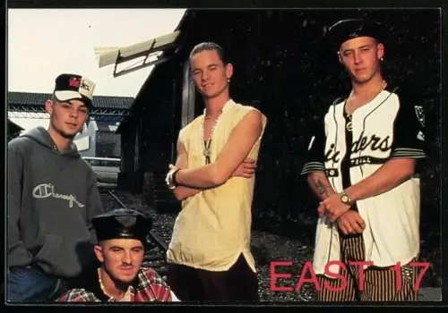 AK Musikgruppe East 17 posiert im lässigen Outfit